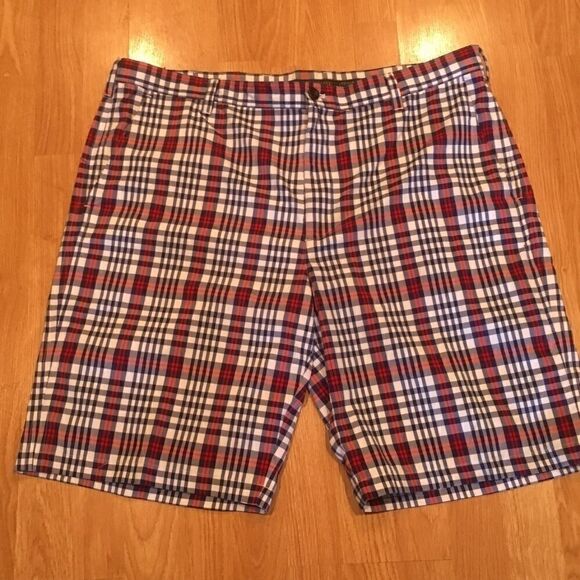 Men’s Izod Golf Shorts,   42” Waist - Picture 1 of 4
